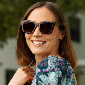 Peepers - Center Stage Tortoise Sunglass Readers